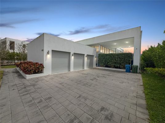 Attached, Exterior, Facade, Modern