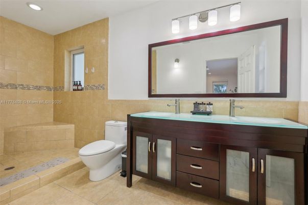 Bathroom, Dual Sink Vanities, Interior, Recessed Lighting