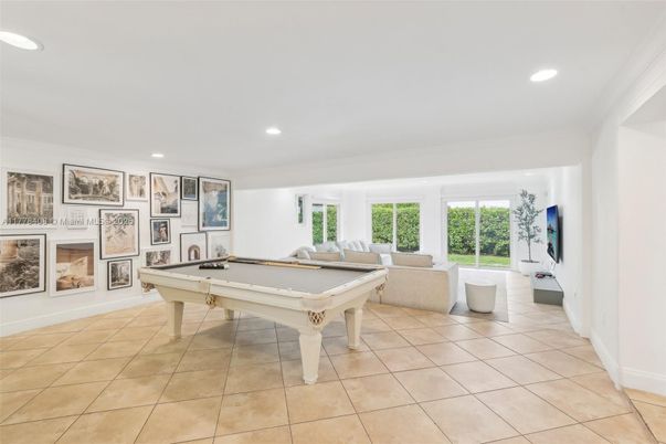 Billiard Table, Game Room, Interior, Living room, Recessed Lighting