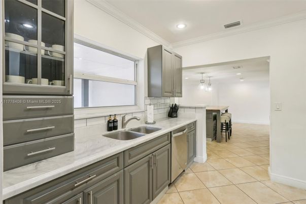 Dining room, Interior, Kitchen, Pendant Lights, Recessed Lighting, Stainless Steel Appliances