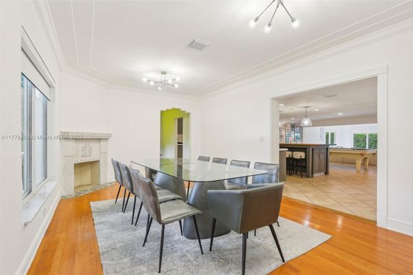 Dining room, Interior, Kitchen, Pendant Lights, Recessed Lighting, Wood Texture Flooring