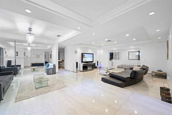 Interior, Living room, Pendant Lights, Recessed Lighting