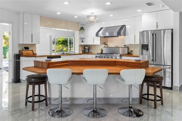 Chandelier, Interior, Kitchen, Recessed Lighting, Stainless Steel Appliances