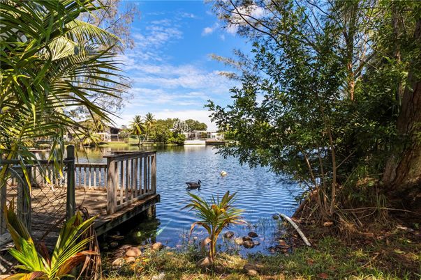 Exterior, Lake