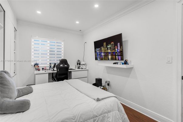 Bedroom, Home Office, Interior, Recessed Lighting, Wood Texture Flooring