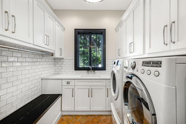 Interior, Washer
