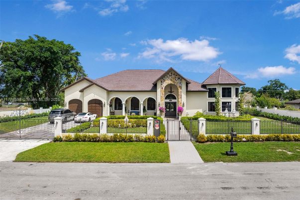 Exterior, Facade, French Provincial
