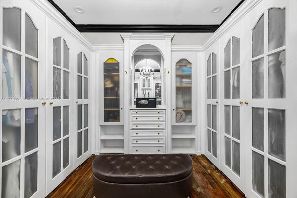 Interior, Recessed Lighting, Walk-in Closets, Wood Texture Flooring