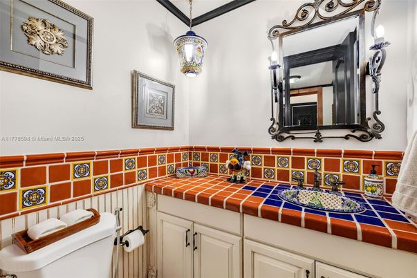 Bathroom, Interior, Pendant Lights, Tile Countertops
