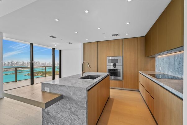 Interior, Kitchen, Recessed Lighting, Water