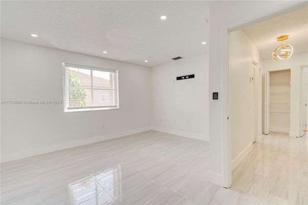 Empty room, Interior, Recessed Lighting