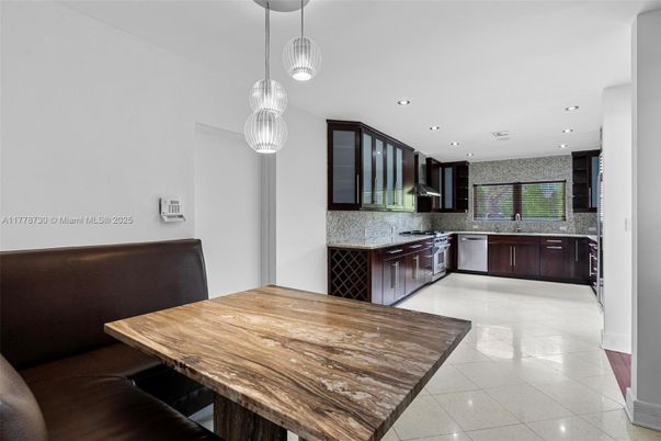 Dining room, Interior, Kitchen, Pendant Lights, Recessed Lighting, Stainless Steel Appliances