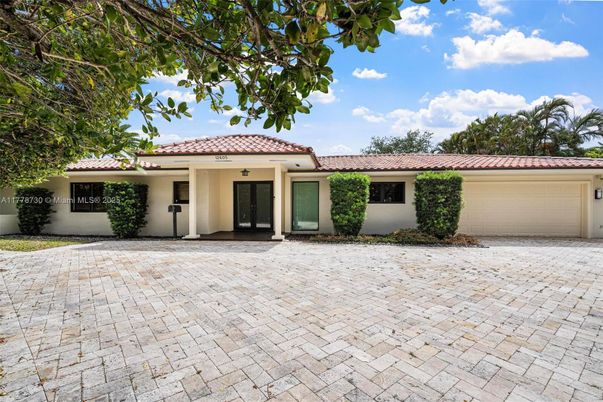 Attached, Exterior, Facade, Mediterranean