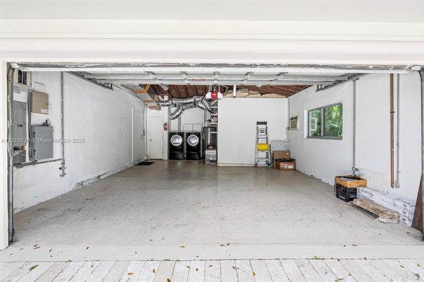 Garage, Interior