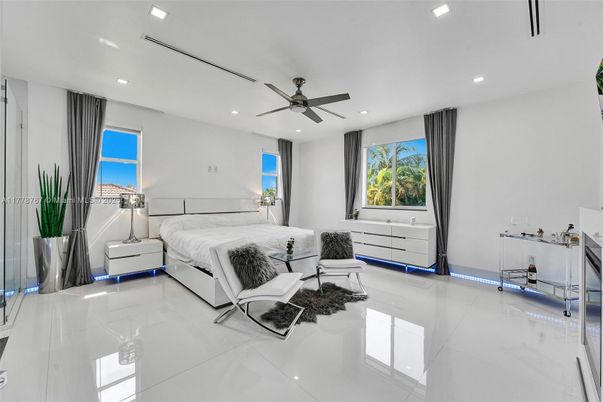 Bedroom, Interior, Recessed Lighting