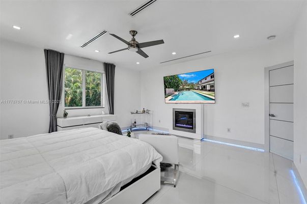 Bedroom, Fireplace, Interior, Recessed Lighting