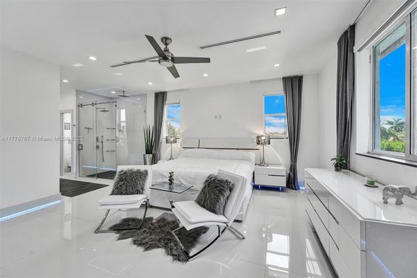 Bathroom, Bedroom, Glass Shower, Interior, Recessed Lighting