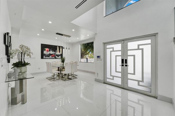 Dining room, Interior, Pendant Lights, Recessed Lighting