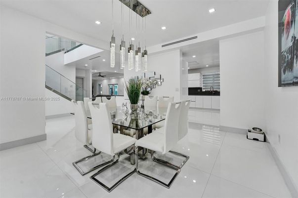 Dining room, Interior, Kitchen, Pendant Lights, Recessed Lighting