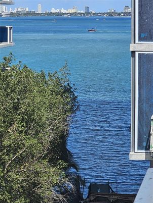 Exterior, Lake