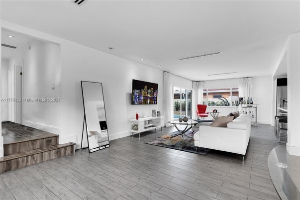 Interior, Living room, Recessed Lighting, Wood Texture Flooring