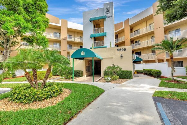 Exterior, Facade, Condo Building