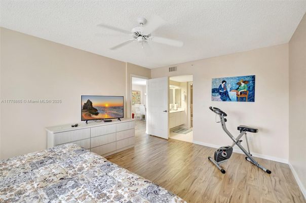 Bedroom, Fitness Equipment, Interior, Wood Texture Flooring
