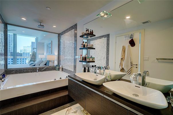 Bathroom, Dual Sink Vanities, Interior, Recessed Lighting