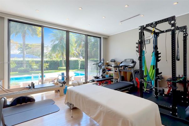 Fitness Equipment, Interior, Recessed Lighting, Wood Texture Flooring