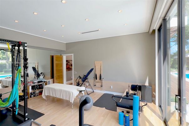 Fitness Equipment, Interior, Recessed Lighting, Wood Texture Flooring