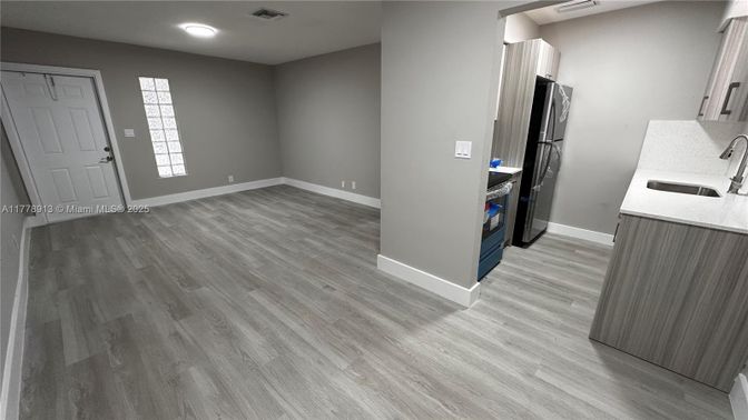 Interior, Recessed Lighting, Wood Texture Flooring