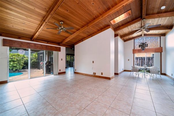 Empty room, Interior, Wooden Beams, Wooden Ceilings