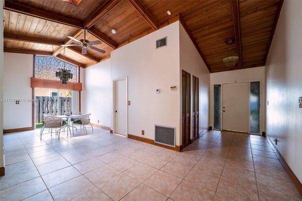 Dining room, Interior, Recessed Lighting, Wooden Beams, Wooden Ceilings