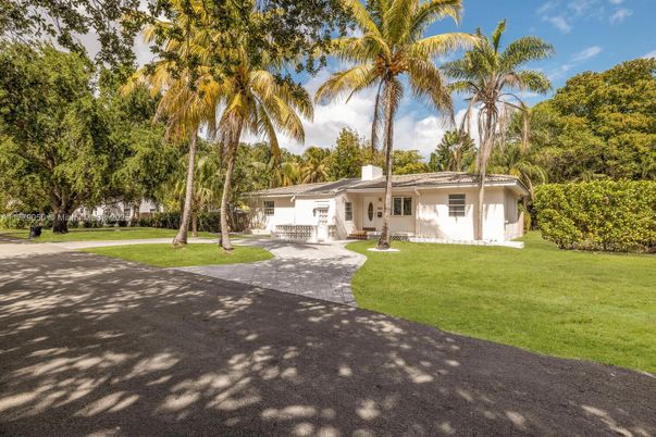 Backyard, Exterior, Facade, Ranch