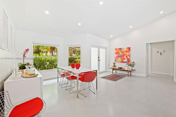 Dining room, Interior, Recessed Lighting