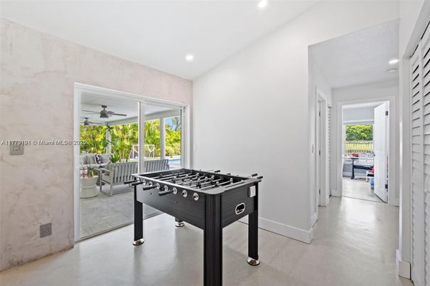 Game Room, Interior, Recessed Lighting