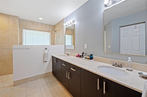 Bathroom, Dual Sink Vanities, Interior, Recessed Lighting