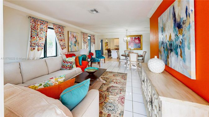 Dining room, Interior, Living room, Pendant Lights