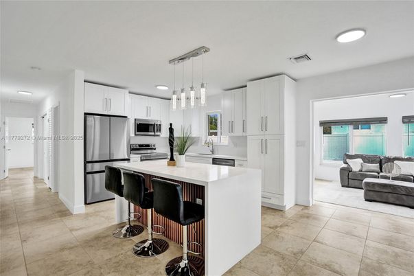 Interior, Kitchen, Living room, Pendant Lights, Recessed Lighting, Stainless Steel Appliances