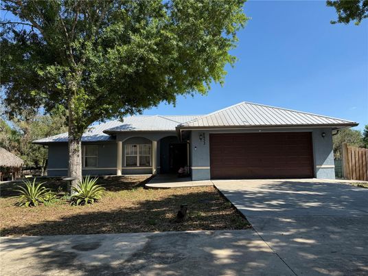 Attached, Exterior, Facade, Ranch