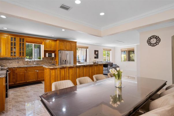 Dining room, Interior, Kitchen, Recessed Lighting, Stainless Steel Appliances