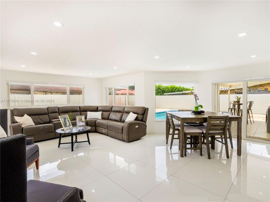 Dining room, Interior, Living room, Recessed Lighting