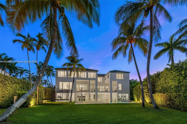 Backyard, Exterior, Facade, Modern