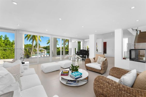 Interior, Living room, Piano, Recessed Lighting