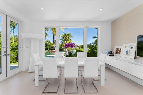 Dining room, Interior, Recessed Lighting