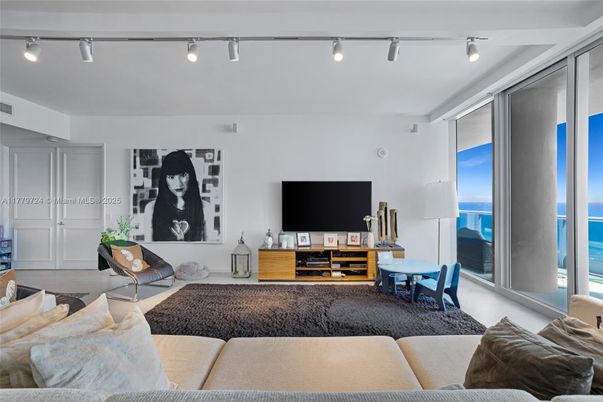 Interior, Living room, Water