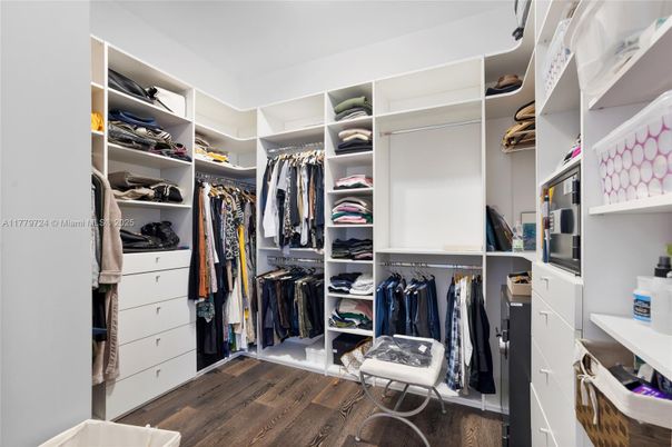 Interior, Walk-in Closets, Wood Texture Flooring