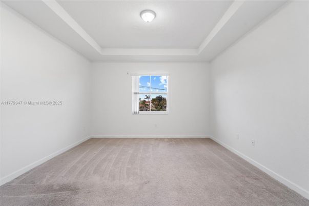 Empty room, Interior