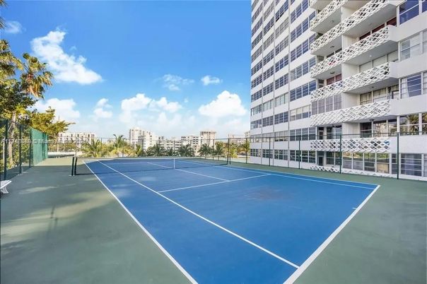 Exterior, Tennis Courts