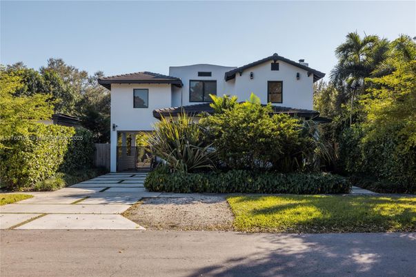Attached, Exterior, Facade, Spanish Mediterranean